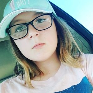 Meet your Posher, Elaina